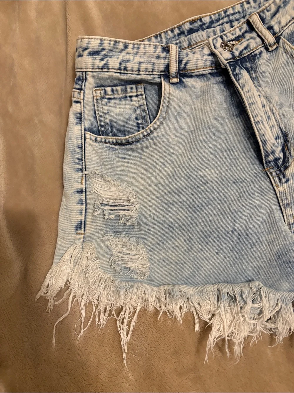 Light Wash Distressed Denim Frayed Shorts